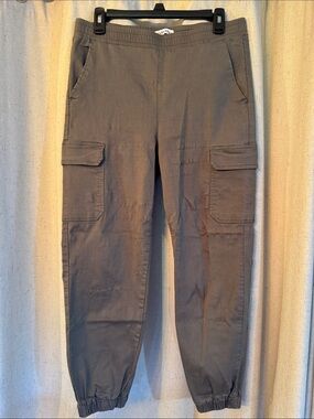 Women's Cropped Cargo Joggers in Olive — Casual Ankle Pants